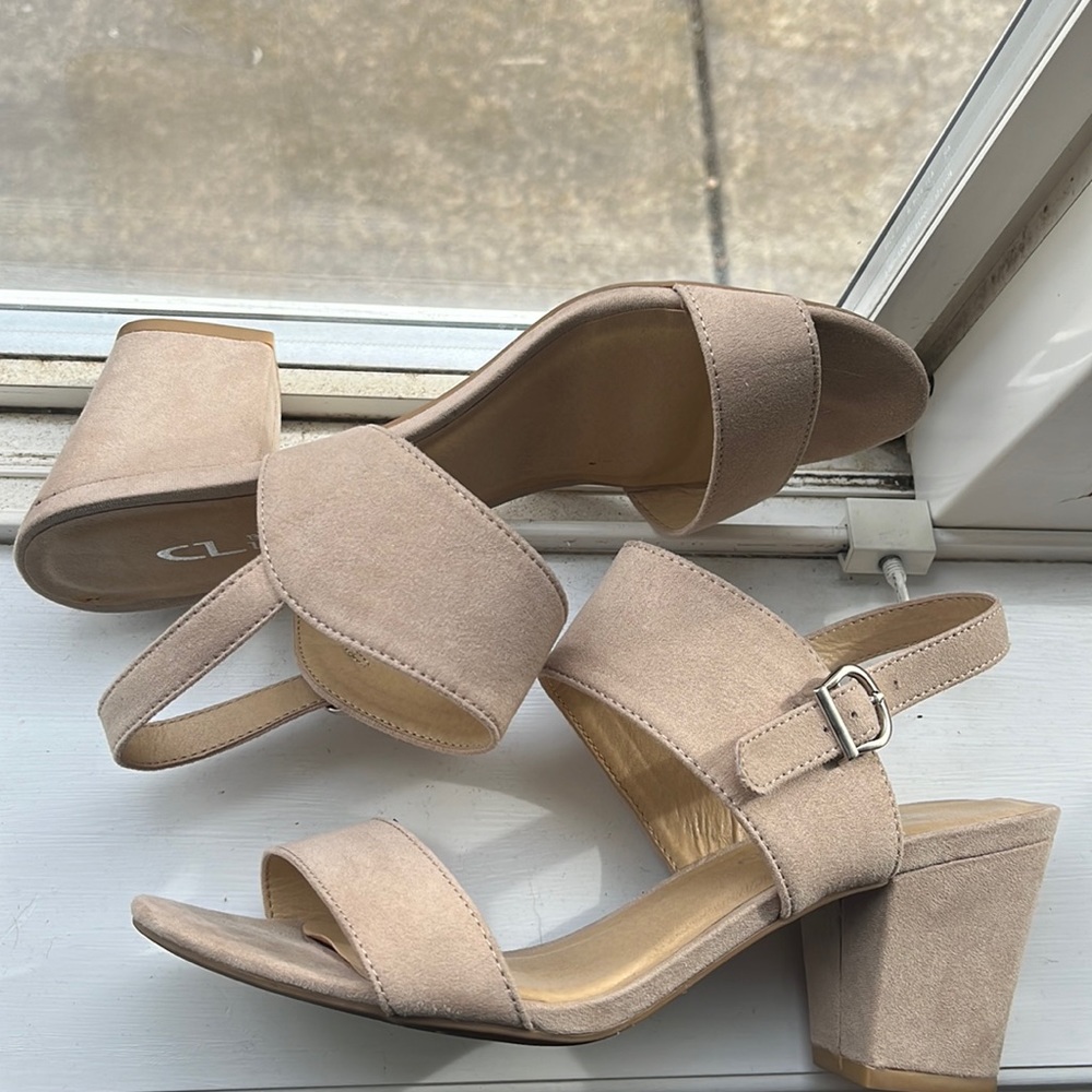 Woman’s heels - Picture 2 of 8